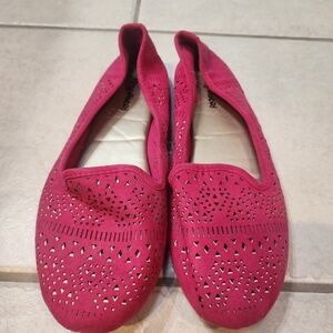 Dirty Laundry Women's Fuchsia Laser-Cut Slip-On Flats